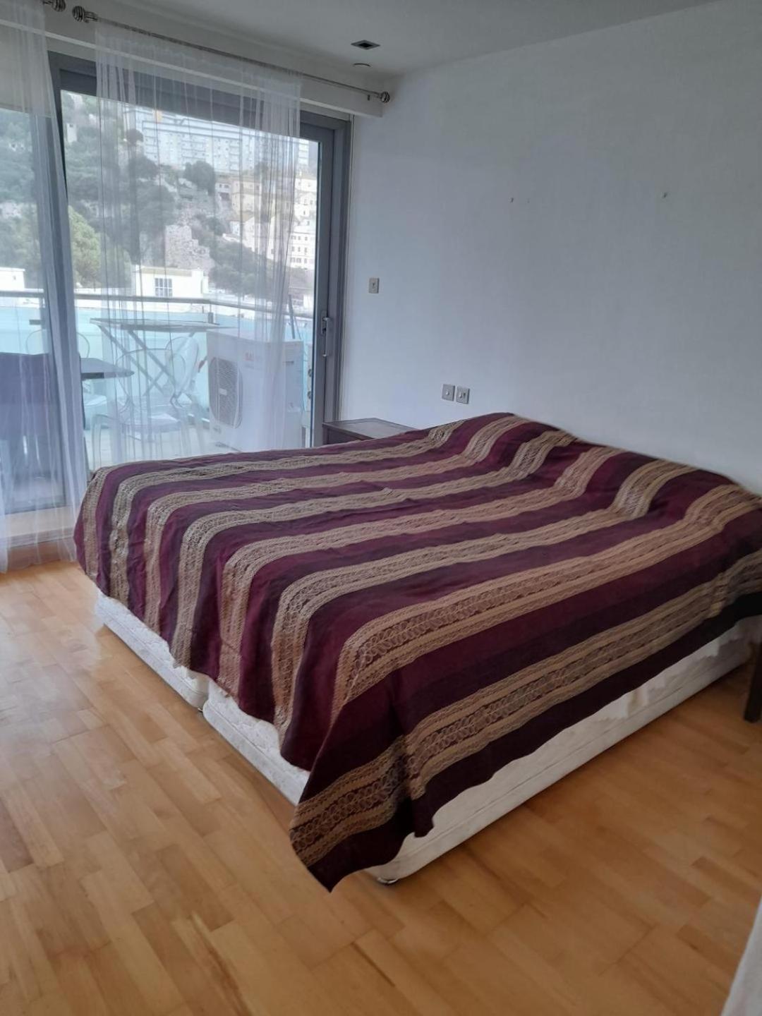 Three Bedroom Flat At Ocean Village Gibraltar Exteriör bild